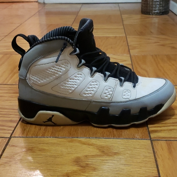 Nike Air Jordan | Retro 9 - Picture 7 of 16